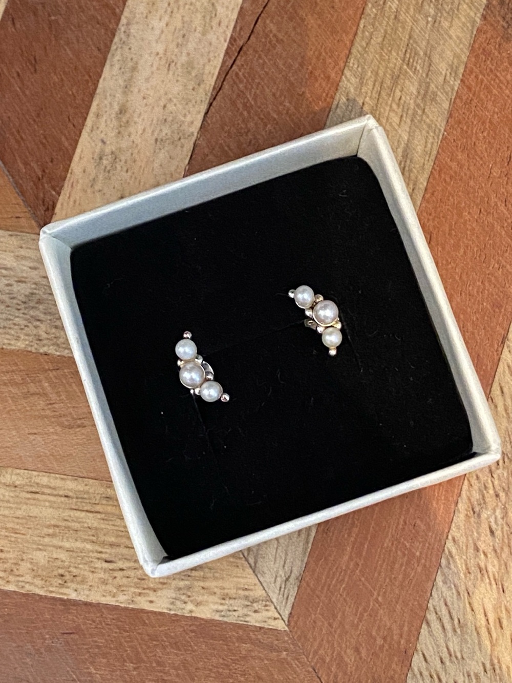 Classic Pearl Cluster Stud Earrings - White Pearls